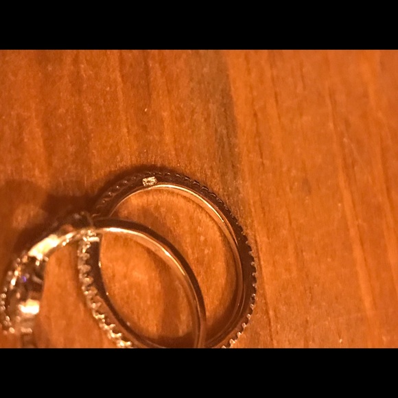 Size 7 engagement set lots of sparkle - Picture 5 of 11